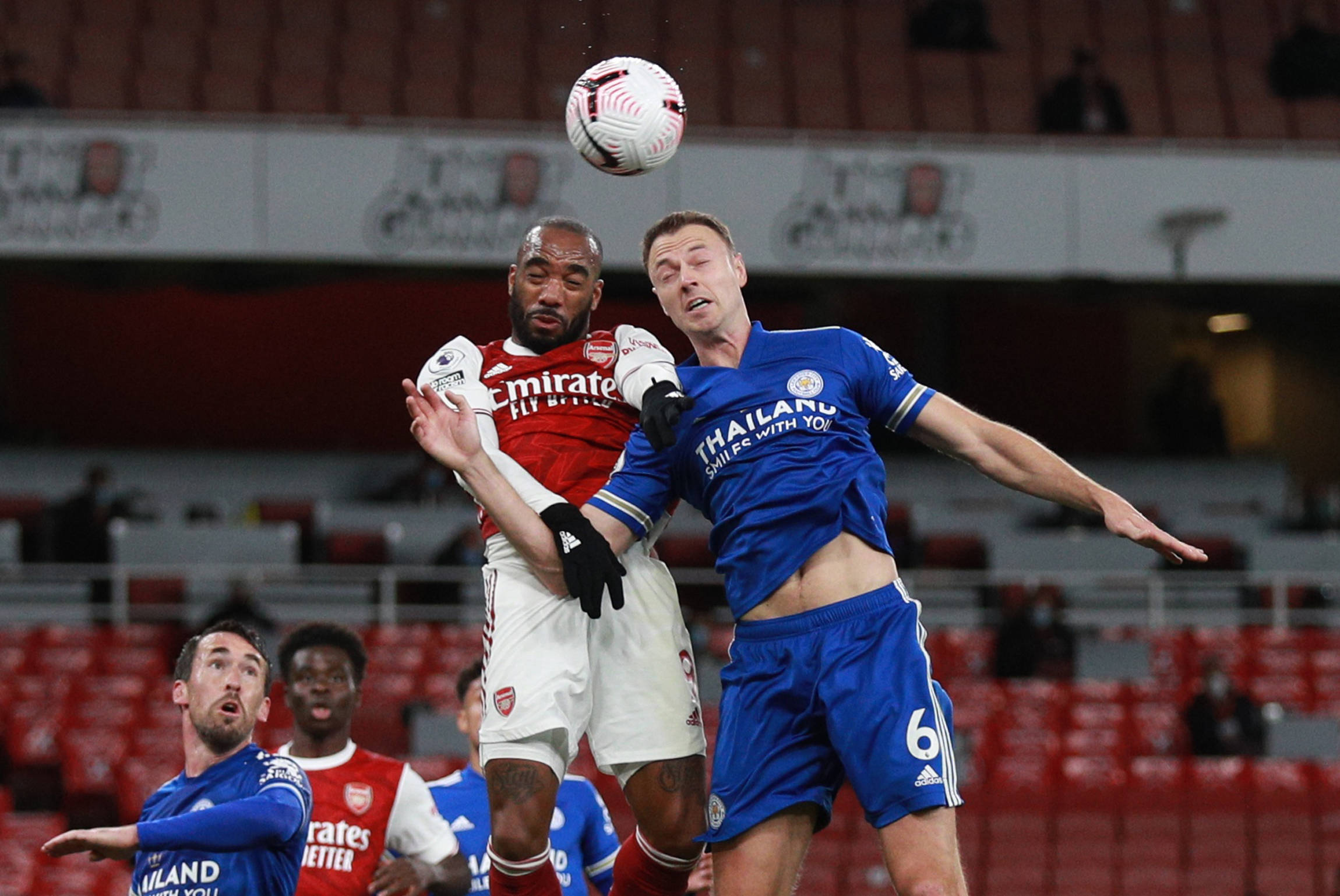 显得有些措 显得有些措